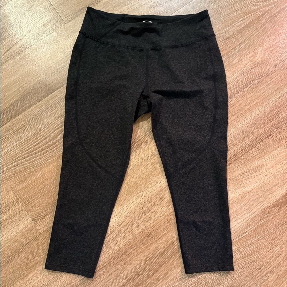 EUC Oakley Black Melange Capri Workout Leggings Stretchy Size Large